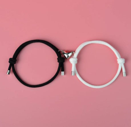 Vennskaps/kjæreste-armbånd med magnetisk symbollås.