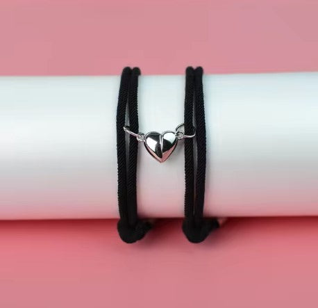 Vennskaps/kjæreste-armbånd med magnetisk symbollås.